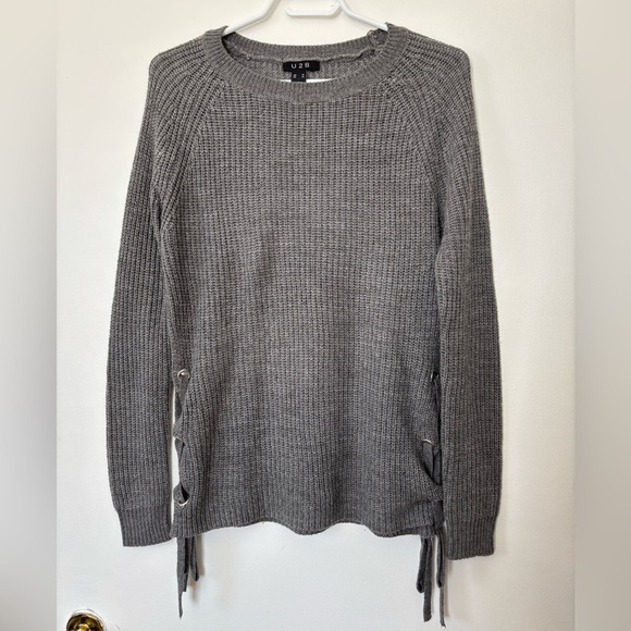 🎉4/30$🎉 Gray Women's Sweater – Size Medium 🌫️ - Picture 1 of 5